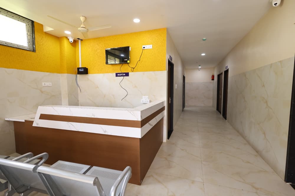 The reception desk, with the corridor to the scan rooms behind it